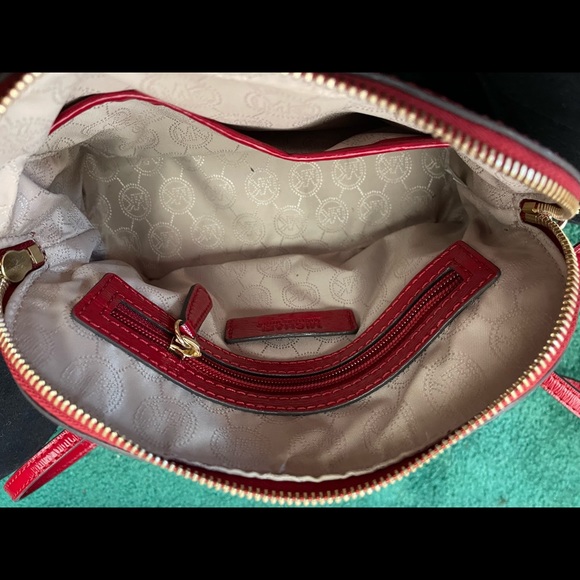 Michael Kors Cindy Large Dome Pattern Leather Red Crossbody - Picture 3 of 3